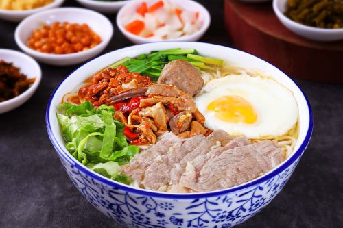 双拼肥牛鸡杂米线