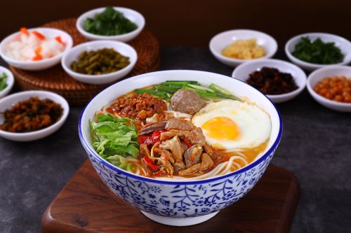 香辣鸡杂三宝米线